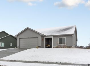 912 Gayle St, Papillion, NE 68046