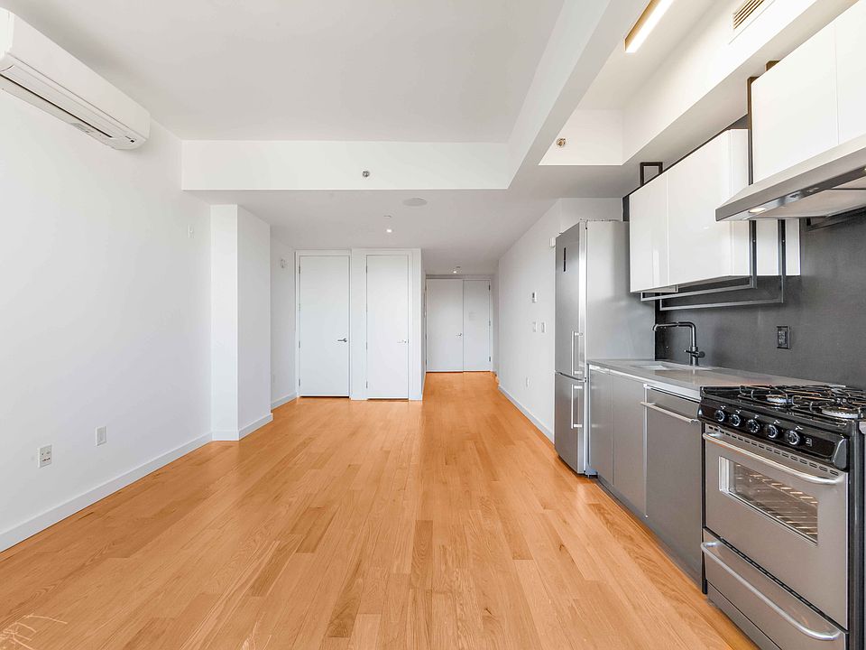 1st image of 123 Melrose St APT 818