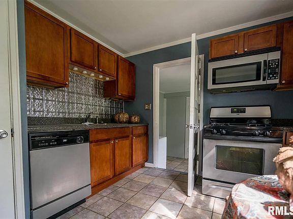 4th image of 4723 N Edgebrook Dr