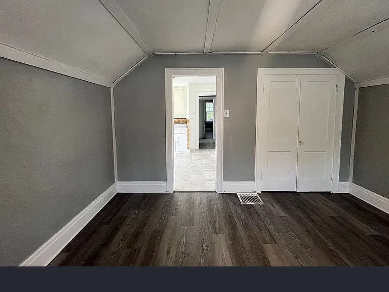 2858 McKoon Ave #2 — Photo 2