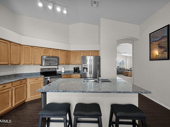 2nd image of 4435 E REDWOOD Lane