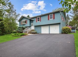 24 Woodbine Rd, Phillipsburg, NJ 08865