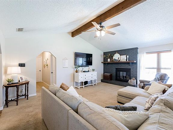 3rd image of 305 Sondra Dr