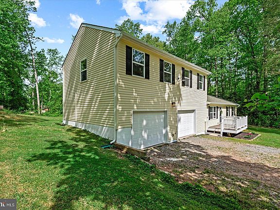 4th image of 121 Woodland Dr