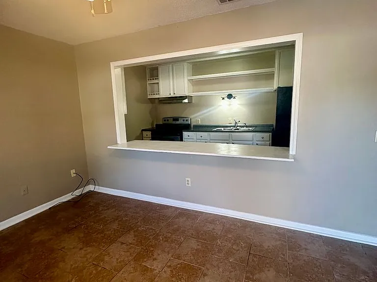 214 Lanier Dr — Photo 4