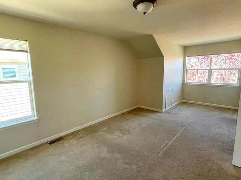 Other upstairs bedroom - Carpet has since been replaced