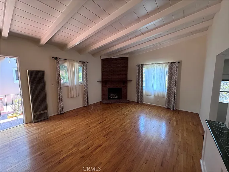 1821 Glenneyre St — Photo 4