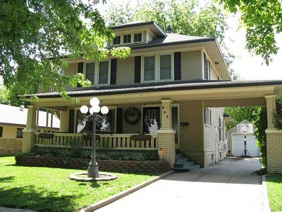 1st image of 662 S 11th St