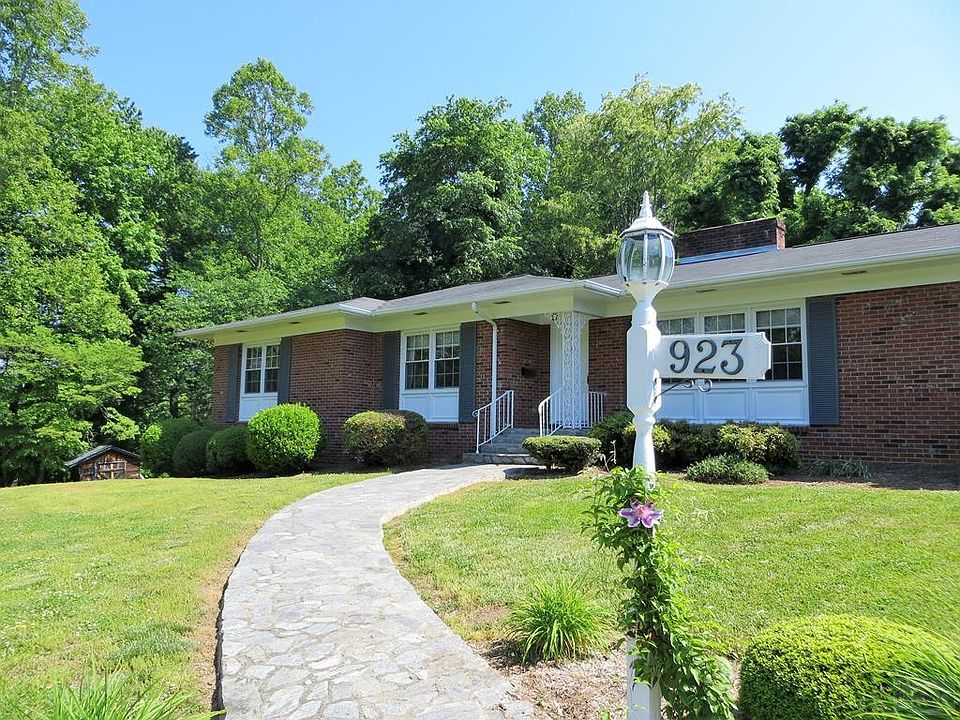 1st image of 923 Vista Pl