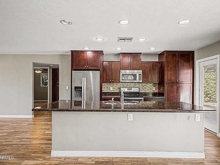 1340 E Donner Dr — Photo 9