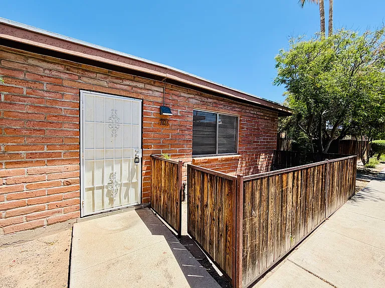 Desert Terrace Apartments - 2 and 3 Bedrooms with Community Pool and Laundry! — Photo 27