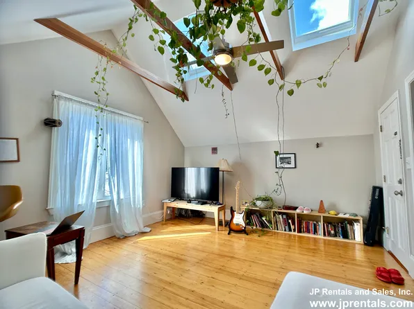20 Egleston St APT 3, Boston, MA 02130