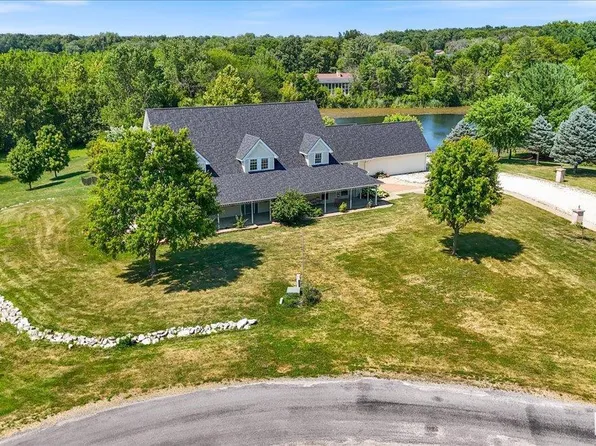 8615 Hilltop Ct, Dawson, IL 62520