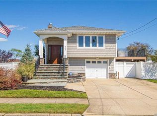902 S 5th St, Lindenhurst, NY