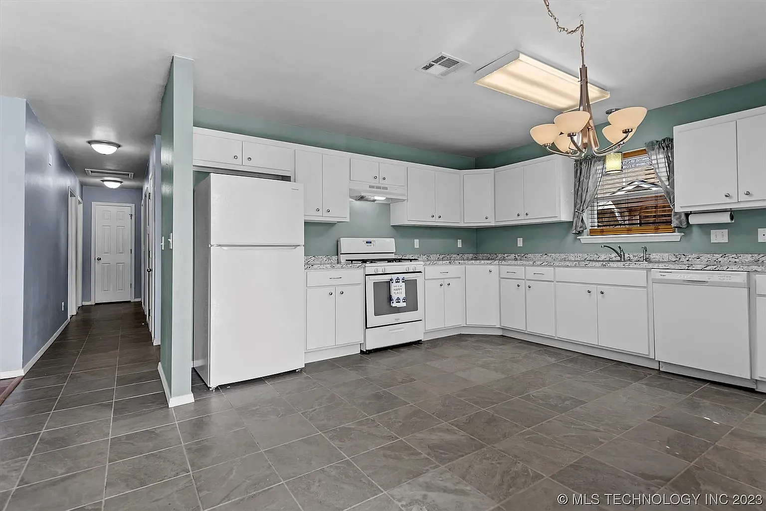 3 bed, 1224 sqft, $1,450 — Photo 3