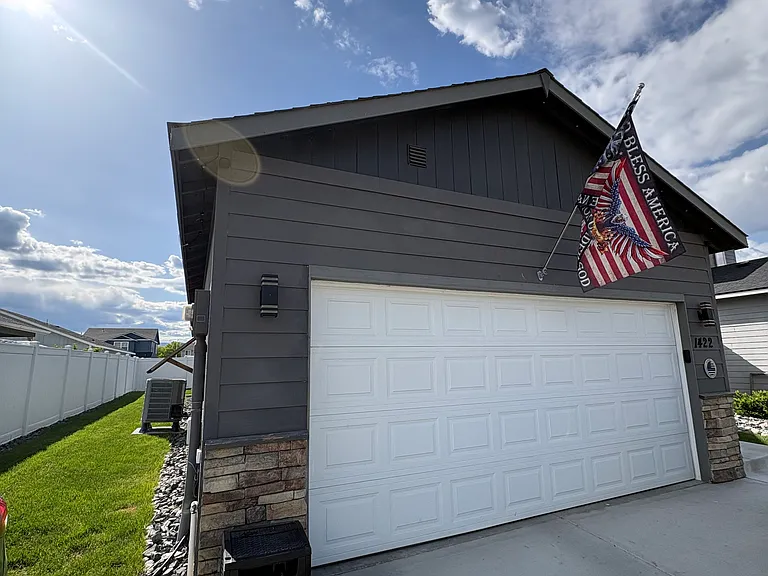 1422 Sally Jean Way — Photo 1