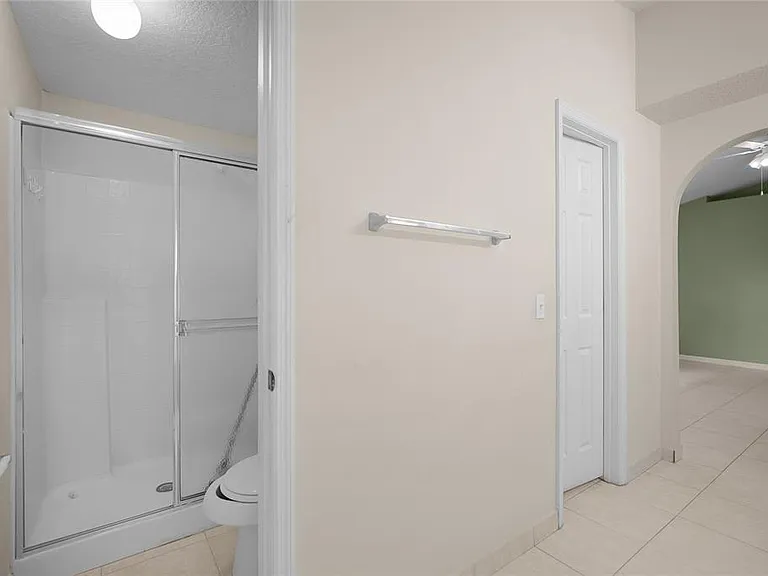 265 Jocelyn Dr — Photo 32