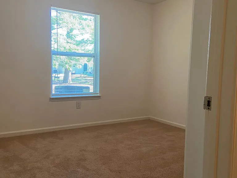 Acorn Grove Apartment Homes — Photo 19