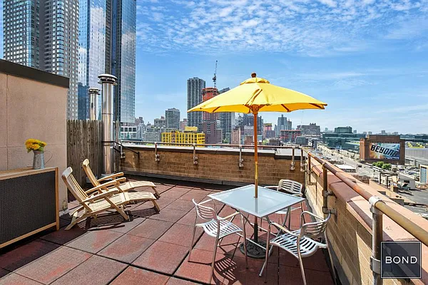 Sold by Bond New York | media 10