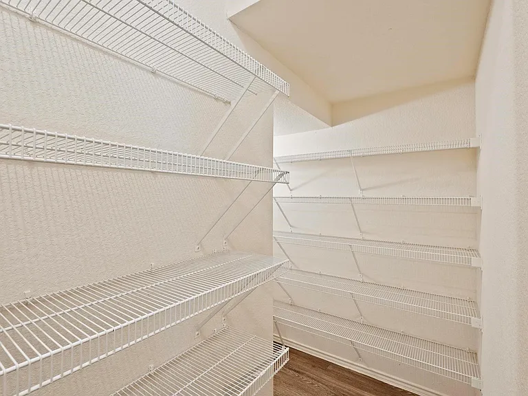 570 Hogan — Photo 11