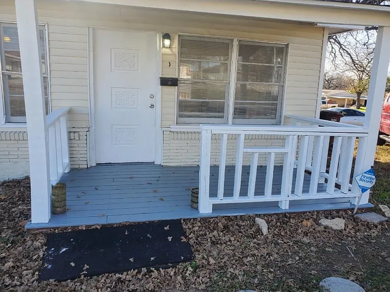 2300 Flemming Dr — Photo 1
