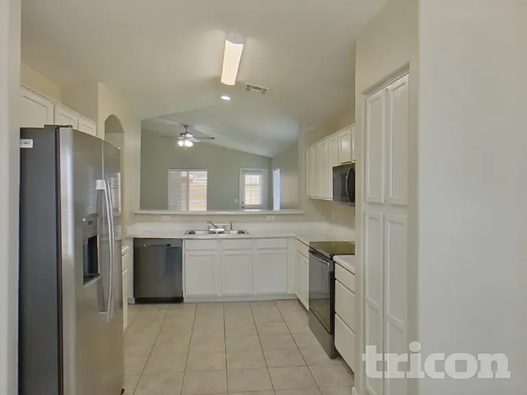 9002 W Palm Ln — Photo 7