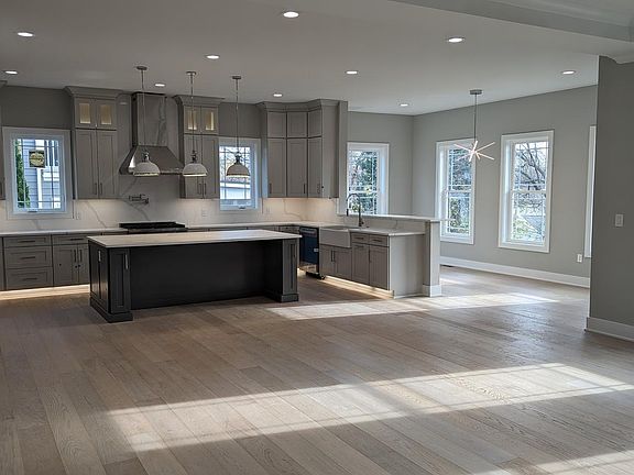 3rd image of 7519 Lisle Ave