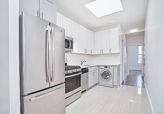 2nd image of 352 McGuinness Blvd APT 1L