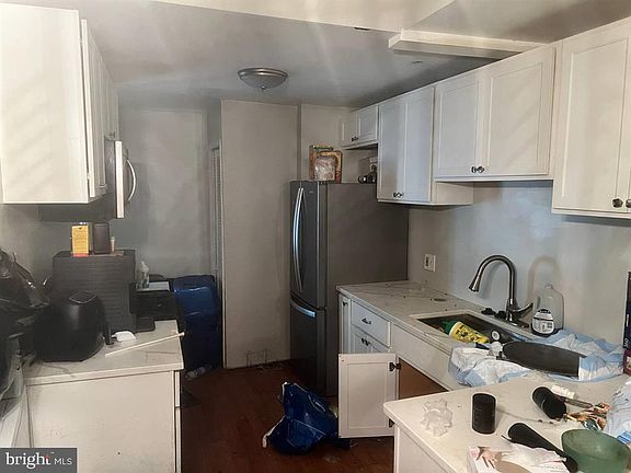 5th image of 1014 6th St NE
