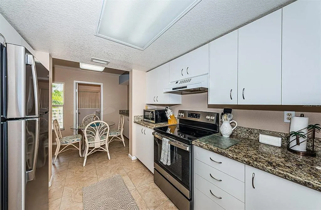 2 bed, 2.0 bath, 1135 sqft, $2,200 — Photo 2
