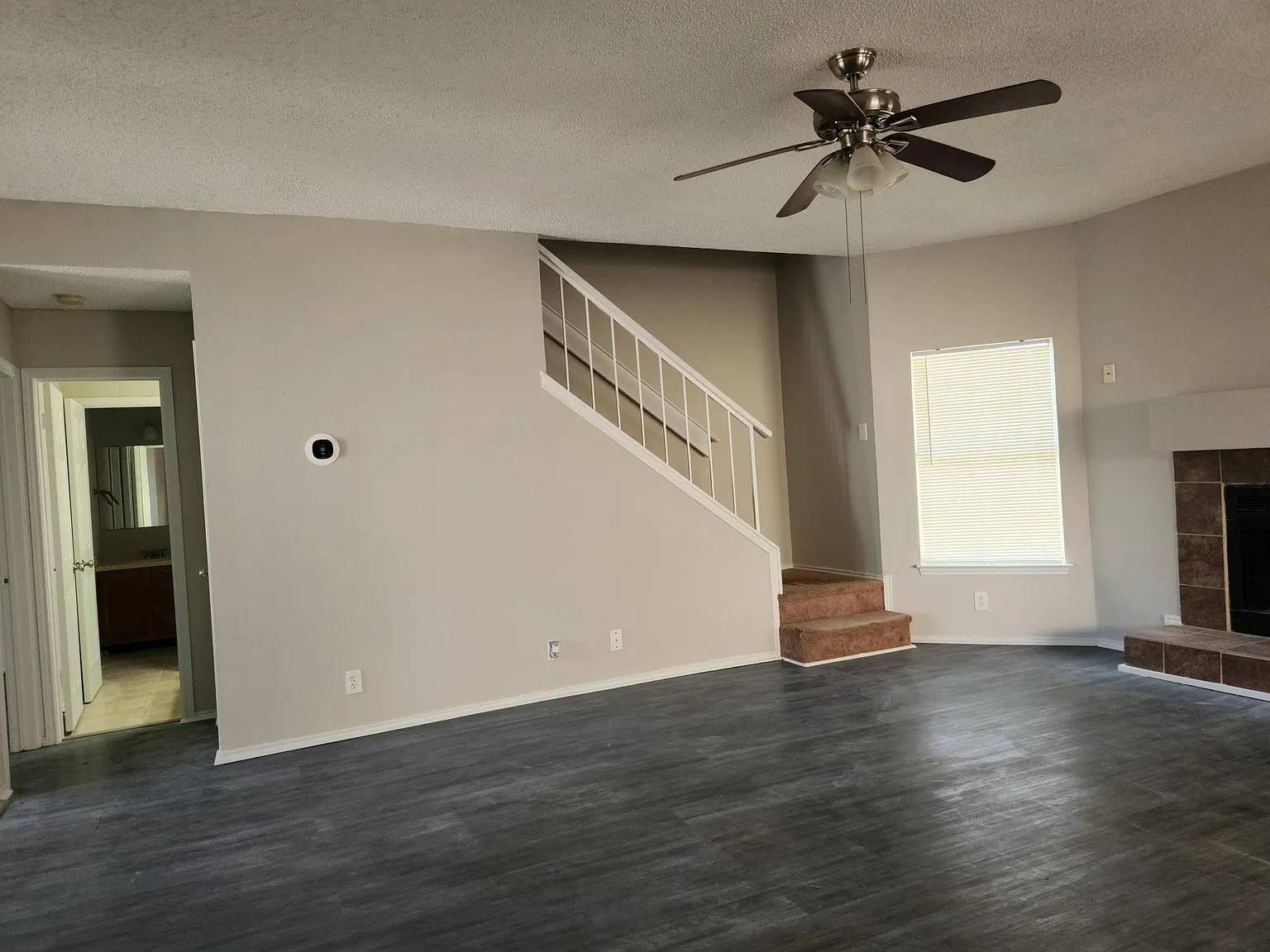 3 bed, 2.5 bath, 1366 sqft, $1,700 — Photo 4