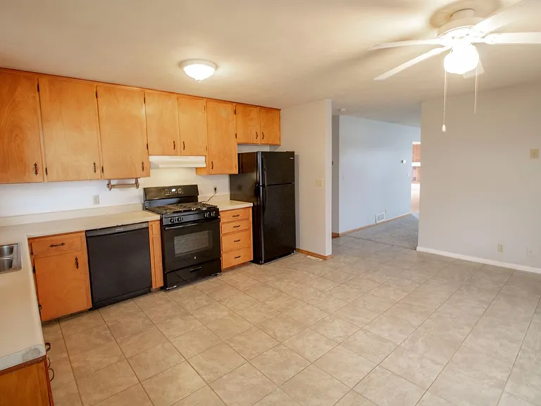 1303 Smiley Ln — Photo 16