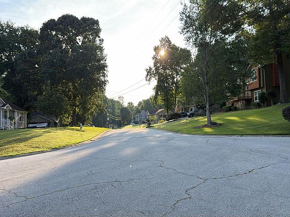 4th image of 2485 Suncrest Ct