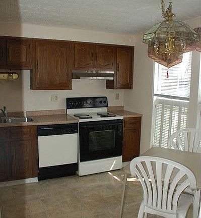 3rd image of 946 Woodlyn Dr N
