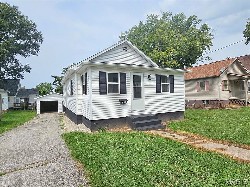 1st image of 658 Eccles St