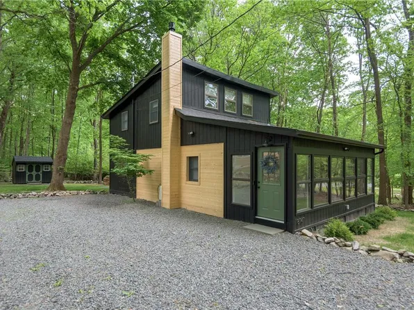 8747 Sherwood Dr, Kunkletown, PA 18058