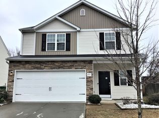 8911 Avery Meadows Dr, Charlotte, NC 28216