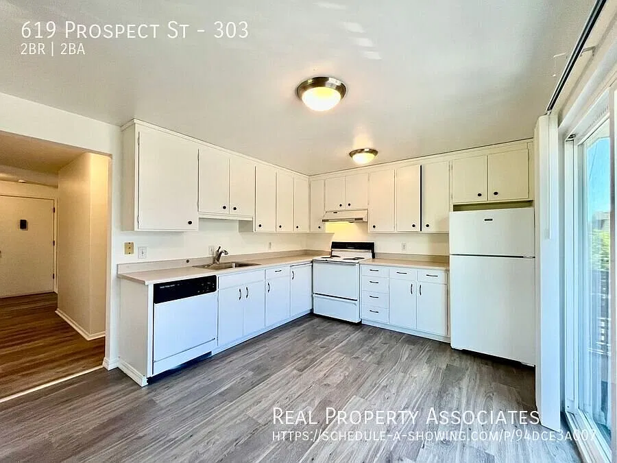 Top Floor Corner 2-Bedrom/1.75-Bathroom Unit Available - Parking Spot Included AND Space Needle V... — Photo 4