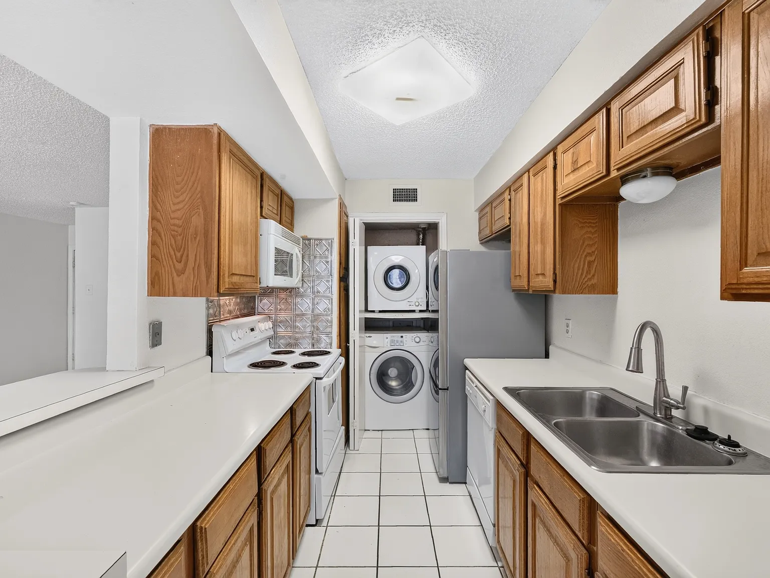 1 bed, 721 sqft, $1,200 — Photo 3