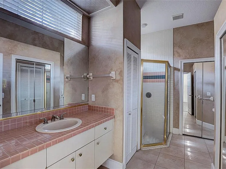2208 Hampstead Ct — Photo 27