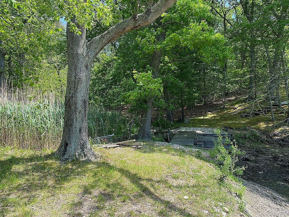 2nd image of Nissequogue River Rd
