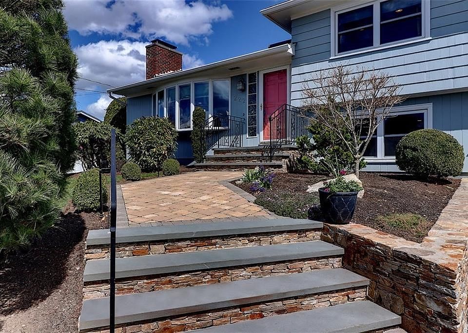 222 Glen Hills Dr, Cranston, RI 02920 Zillow