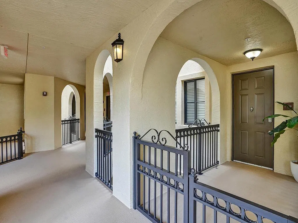 3 bed, 2.5 bath, 1865 sqft, $3,600 — Photo 3