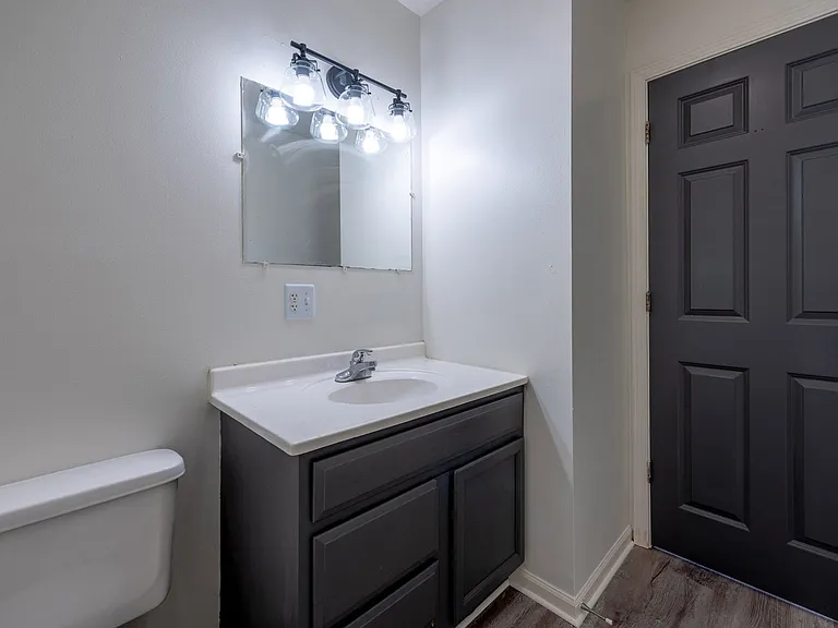 321 W South Ave — Photo 14