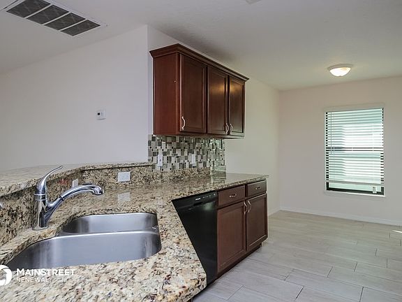 4th image of 1130 Woodlark Dr