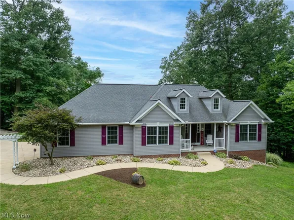 11182 Dolphin St SW, Beach City, OH 44608