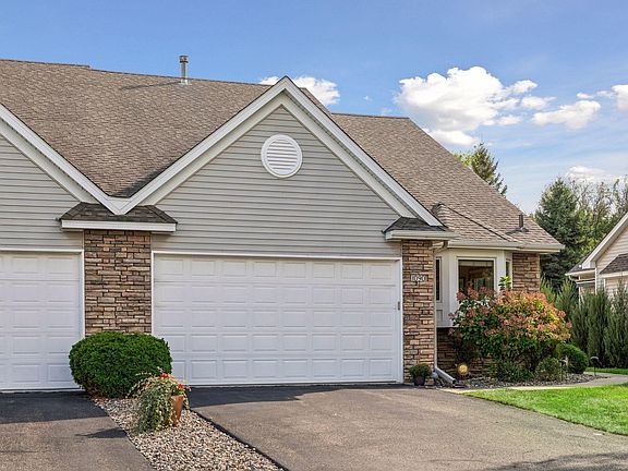 2nd image of 1090 Westcliff Curv