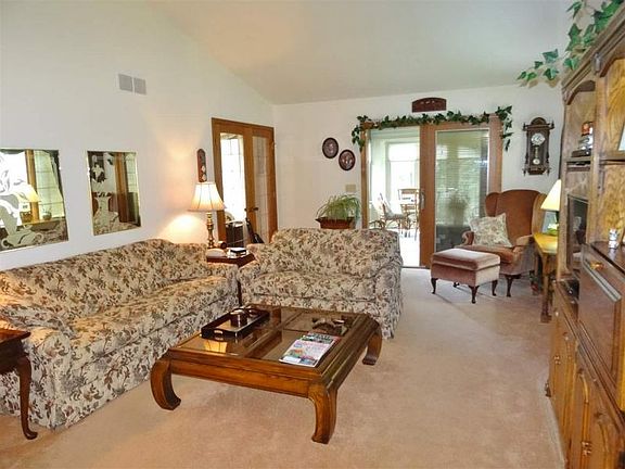 3rd image of 2216 Oakwood Park Dr