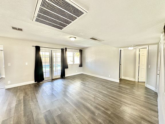 5th image of 4067 Arrowood Dr
