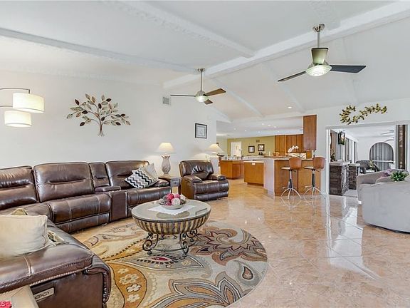4th image of 411 SE 32nd St